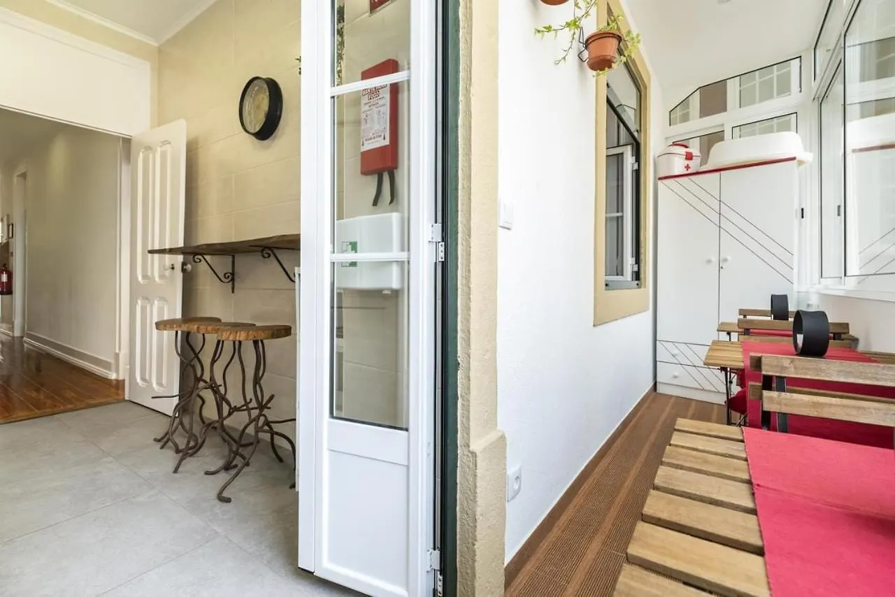 Casa de hóspedes Retro M2 R4 - Lovely Double Room With Shared Bathroom Lisboa