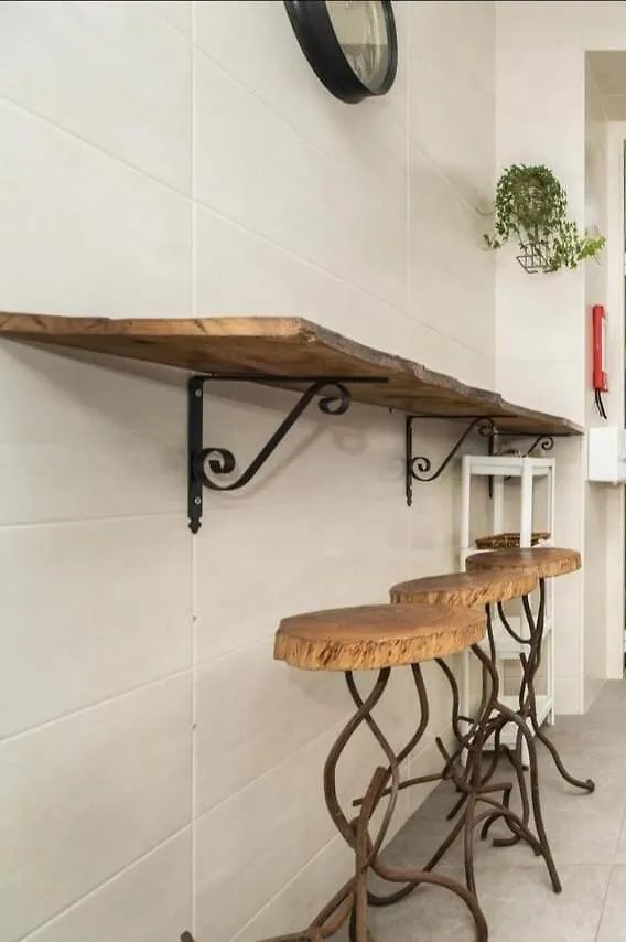 Guest house Retro M2 R4 - Lovely Double Room With Shared Bathroom Lisbon