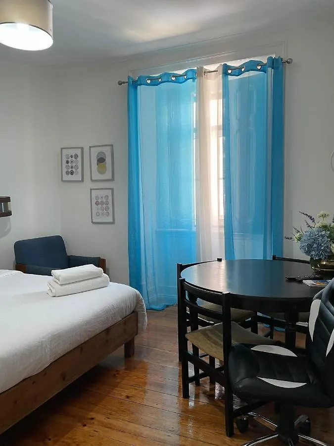 Retro M2 R4 - Lovely Double Room With Shared Bathroom Lisbon 0*,  Portugal